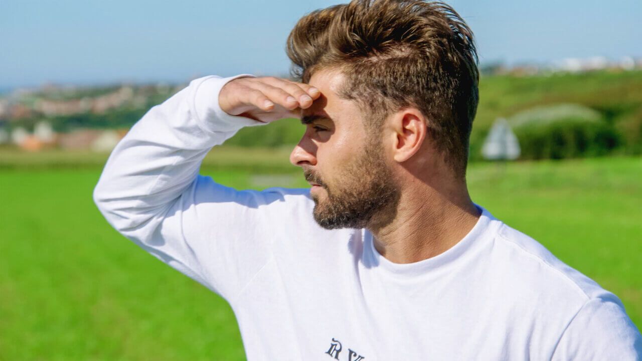 Zac Efron con los pies en la tierra