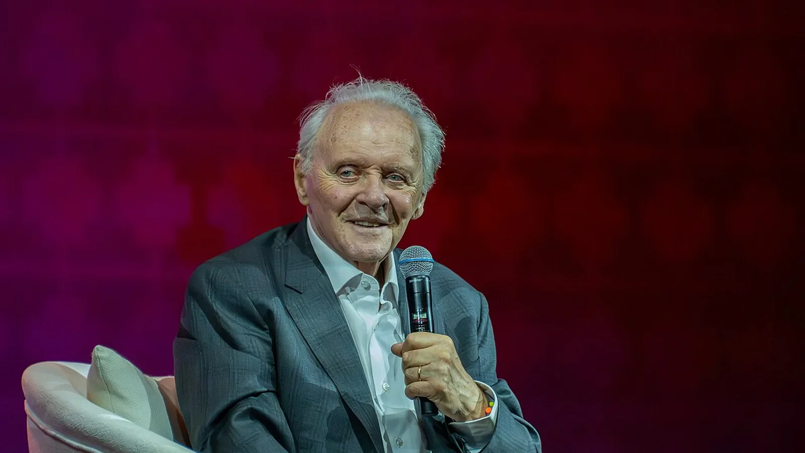 Anthony Hopkins, actor: 'Nadie muere de vejez, morimos de otra cosa y la edad es solo una coartada perfecta para explicar el viaje'