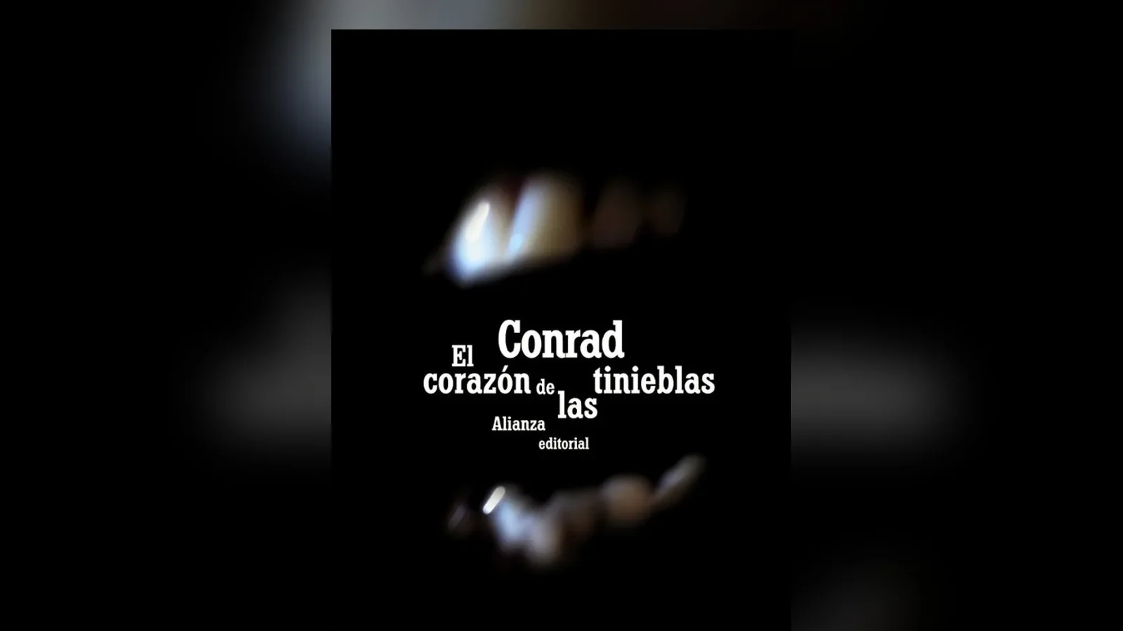 Llevaba posponiendo 'El corazón de las tinieblas' por miedo a que fuera un tostón de clásico, y en apenas 150 páginas me ha dejado más tocada que muchas novelas de 500