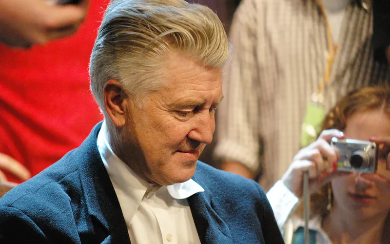 David Lynch, director/a de cine: 'Me encanta ir a tomar un café y fumar un cigarrillo, me encantan las ideas, me encantan las pequeñas cosas'