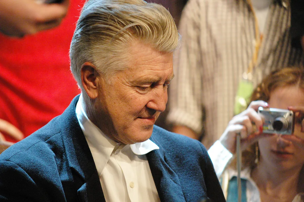 David Lynch, director/a de cine: 'Me encanta ir a tomar un café y fumar un cigarrillo, me encantan las ideas, me encantan las pequeñas cosas'