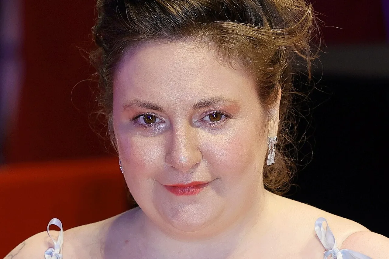 Lena Dunham, creadora de 'Girls', anuncia el nacimiento de su primera hija por gestación subrogada tras años hablando de su lucha con la endometriosis