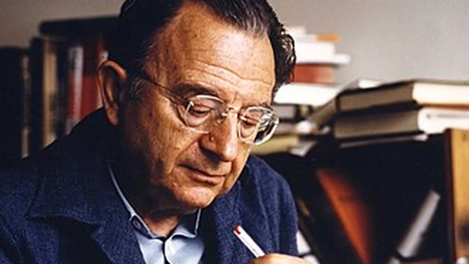 Erich Fromm, filósofo y psicoanalista: 'El amor no es un sentimiento que uno pueda adquirir fácilmente, sin importar cuán maduro sea uno'