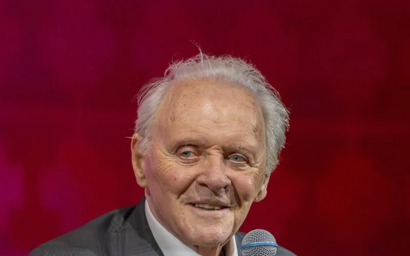 Anthony Hopkins en el Red Sea Film Festival 2025 (Wikimedia Commons, CC BY-SA 4.0)