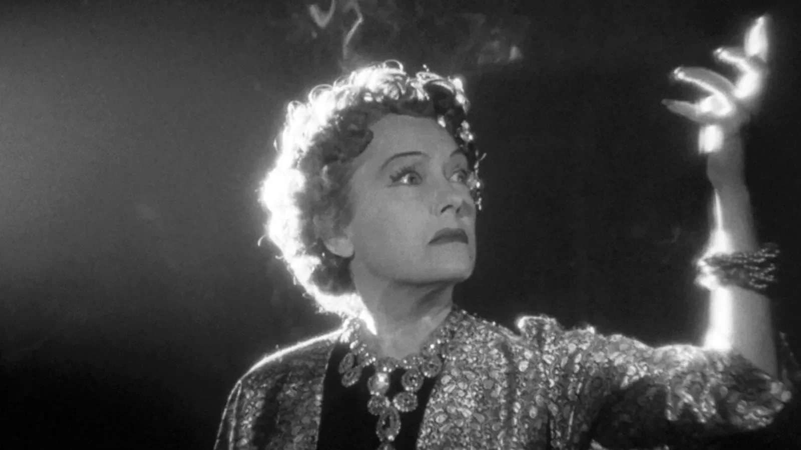 La escena que Billy Wilder rodó para abrir 'El crepúsculo de los dioses' hizo reír a carcajadas a un cine entero, y nadie ha vuelto a encontrar ese metraje