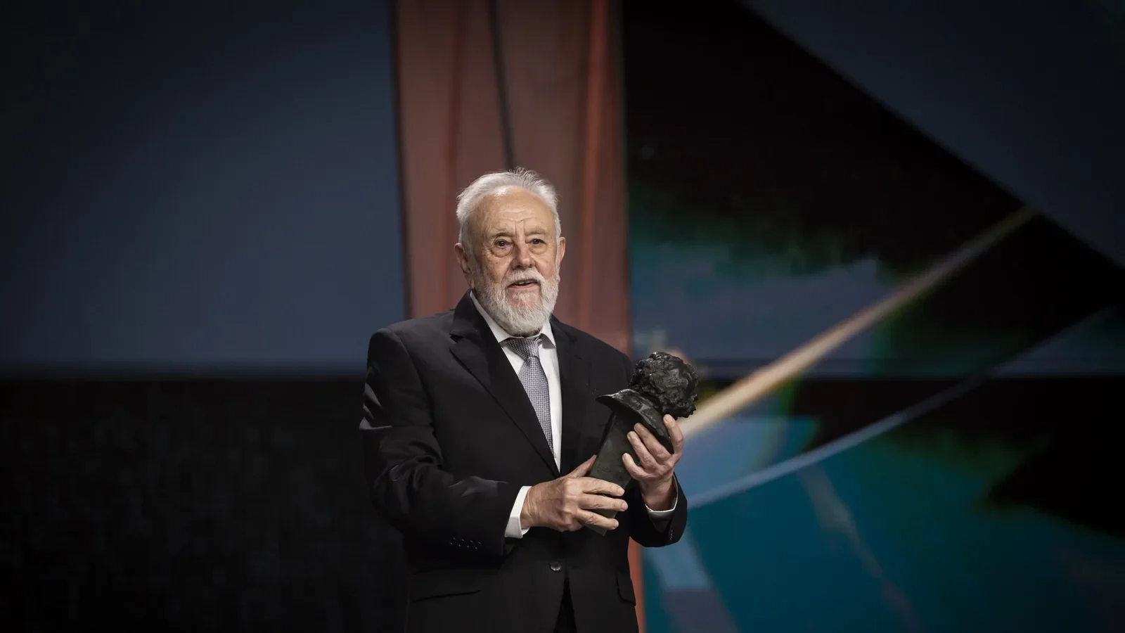 Muere Gonzalo Suárez, director de 'Remando al viento' y Goya de Honor 2026, a los 92 años