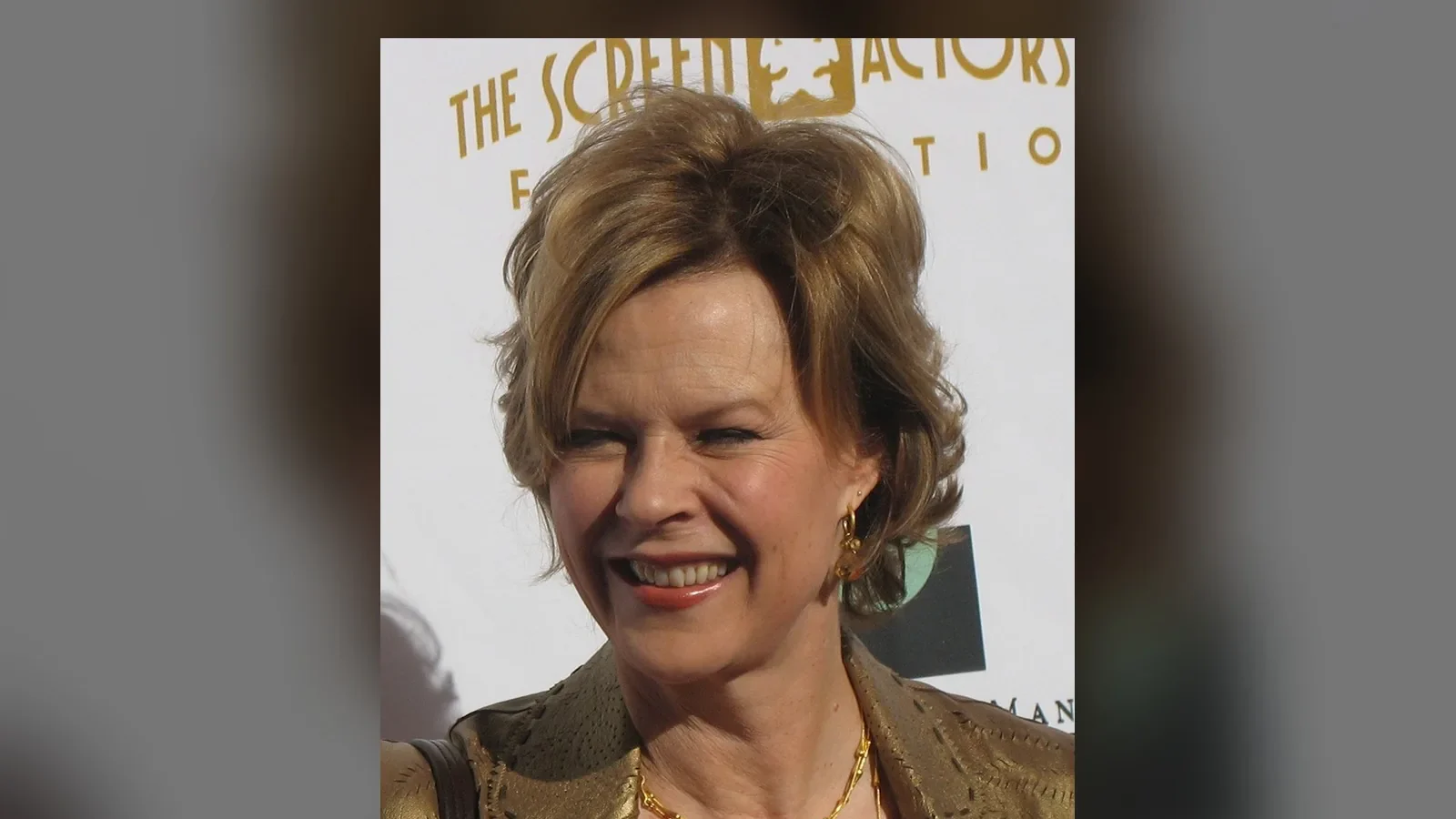 La escena de la piscina de 'Poltergeist' es más real de lo que parece: los esqueletos con los que nadó JoBeth Williams no eran de attrezzo
