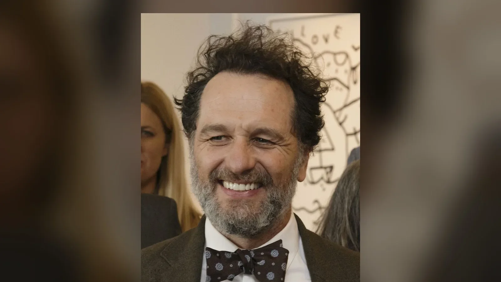 Matthew Rhys hace historia en los Emmy: gana dos premios a mejor actor la misma noche y completa un pleno inédito