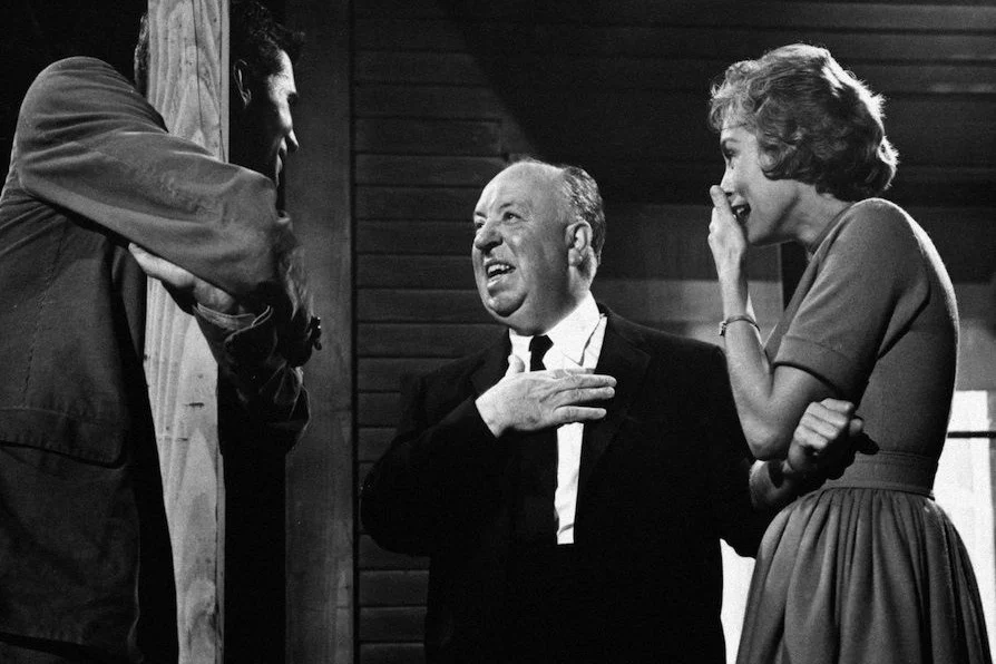 Alfred Hitchcock en el rodaje de 'Psicosis' con Anthony Perkins y Janet Leigh