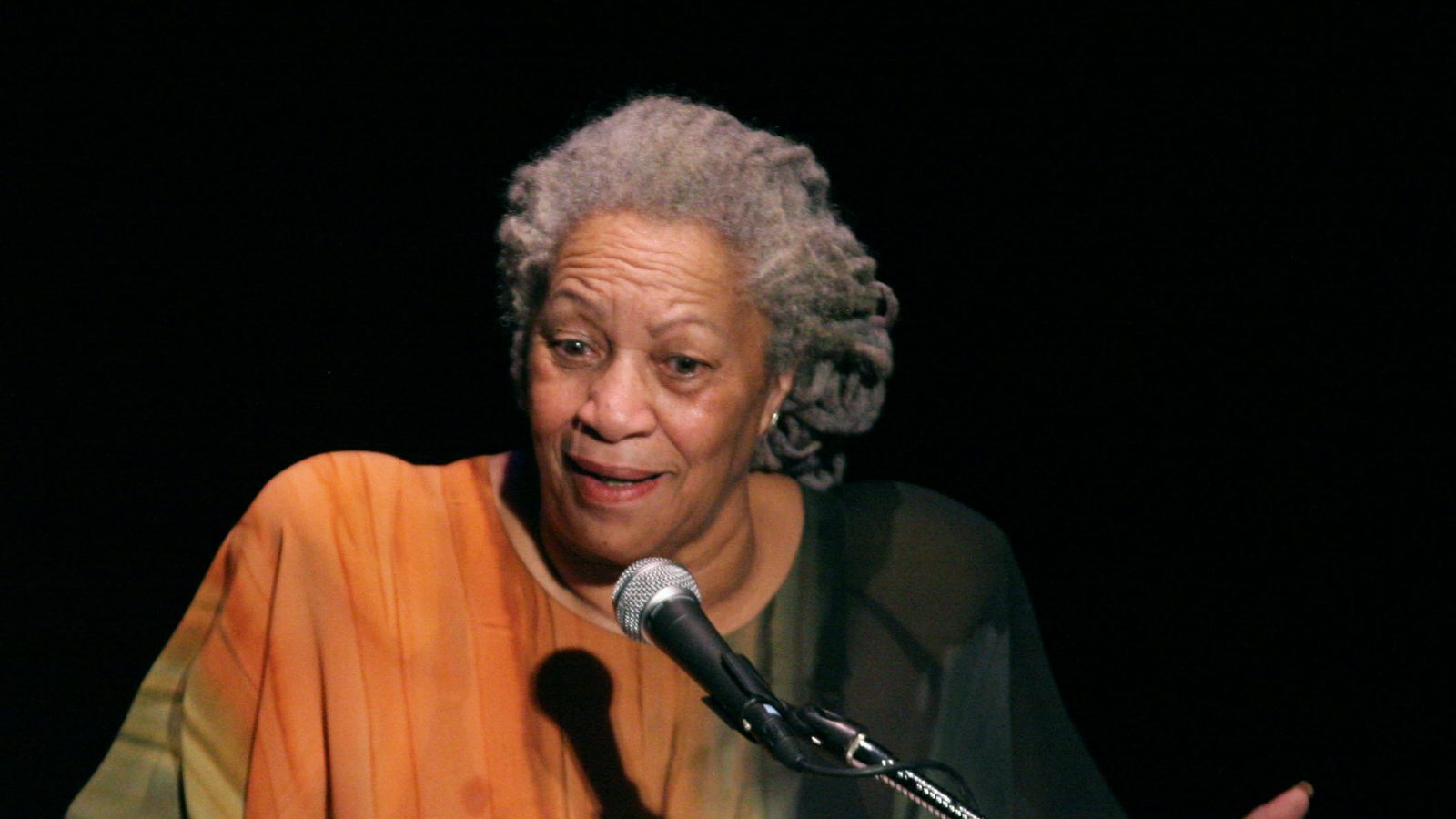 Toni Morrison, escritora: 'Si hay un libro que quieres leer, pero aún no se ha escrito, debes ser tú quien lo escriba'