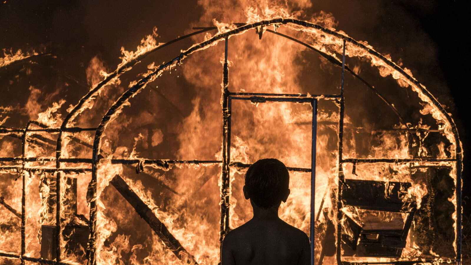 Burning, fotograma oficial