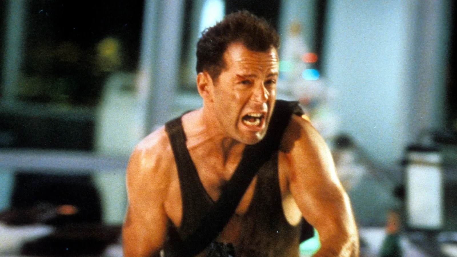 Bruce Willis no fue la primera opción para 'Jungla de cristal': por contrato, el papel tenía que ofrecerse antes a Frank Sinatra, con 70 años