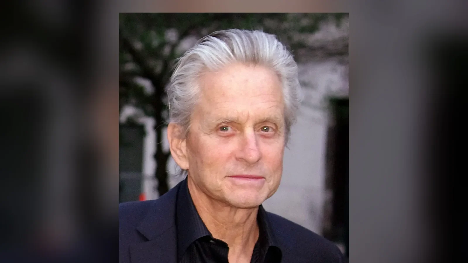 Michael Douglas confiesa en sus memorias el enfrentamiento borracho con Julia Roberts que acabó para siempre con su amistad
