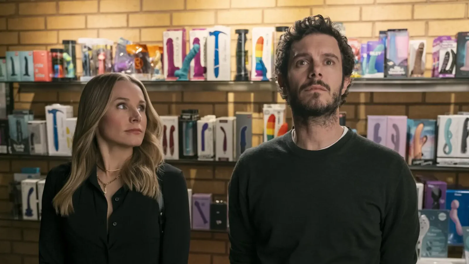 Kristen Bell y Adam Brody en Nadie quiere esto