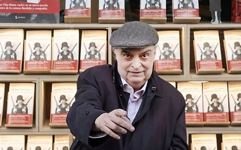 Enrique Vila-Matas, foto oficial del Ministerio de Cultura tras recibir el Premio Nacional de las Letras Españolas 2026